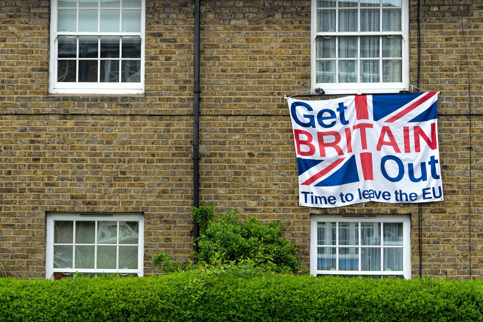British and French Unions Unite Against Gruelling Hours in Film Industry