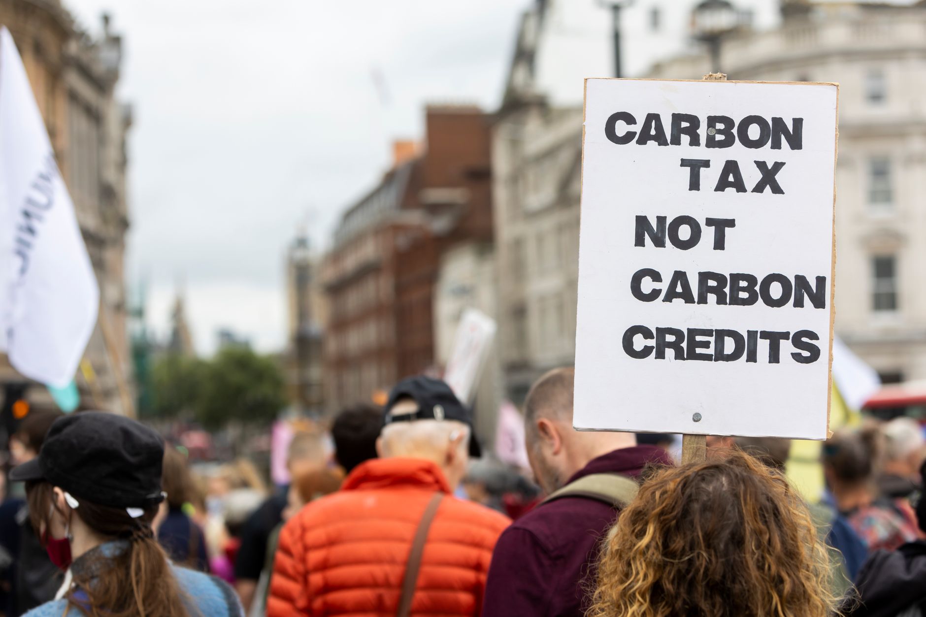 Affluent Consumers' Impact Outweighs Global Climate Funding Deficits