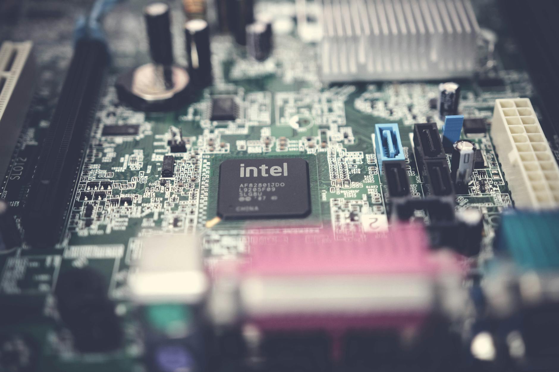 Intel's Resurgence: A New Era with Apple