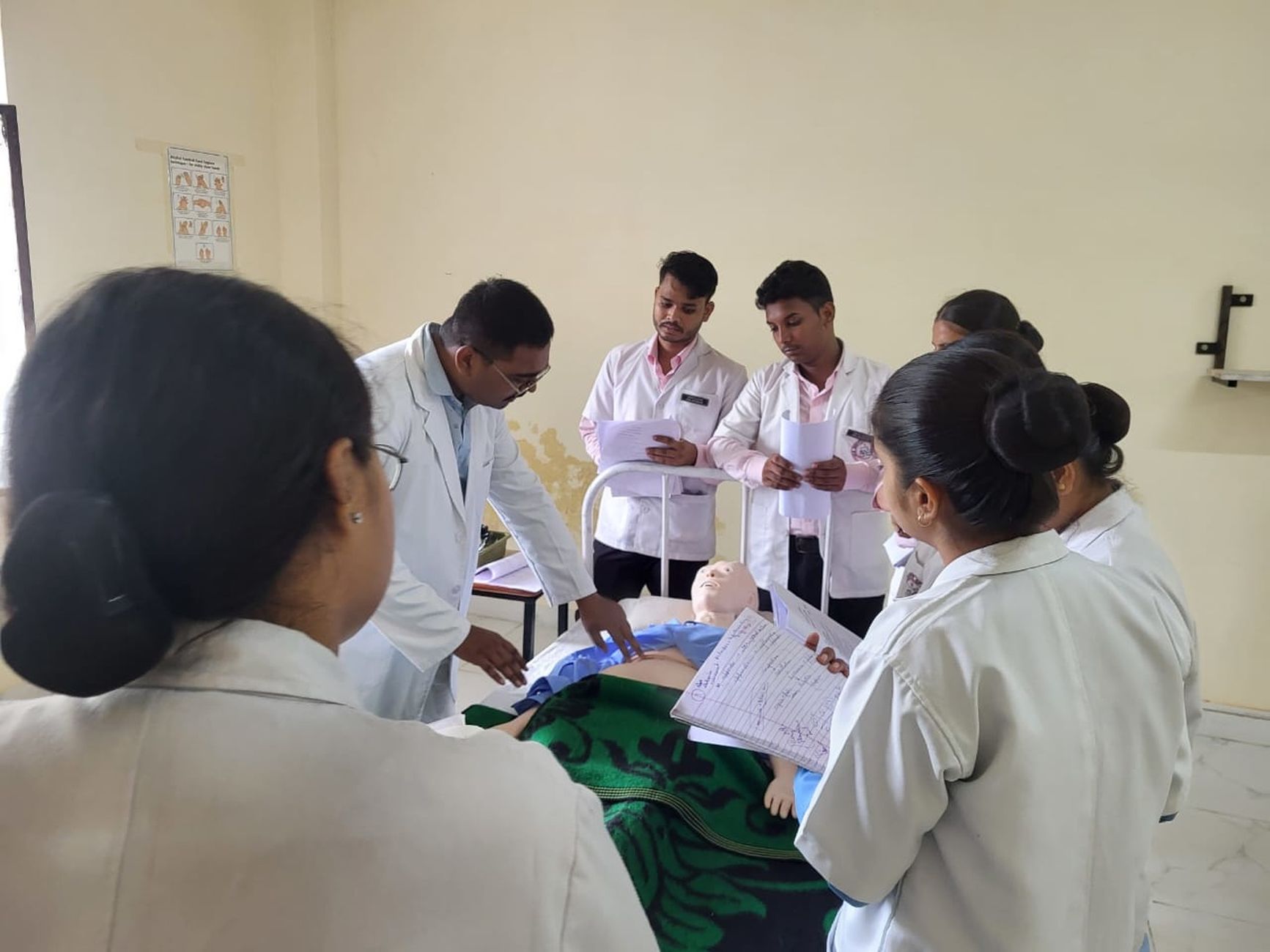 Uttar Pradesh Unveils Cashless Health Scheme for School Staff