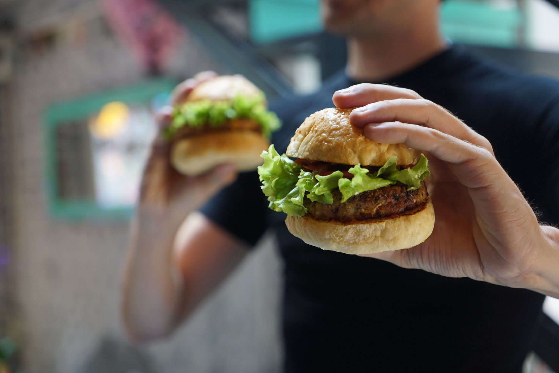 AI Whips Up the Perfect Burger: Tasty, Eco-Friendly, and Nutritious
