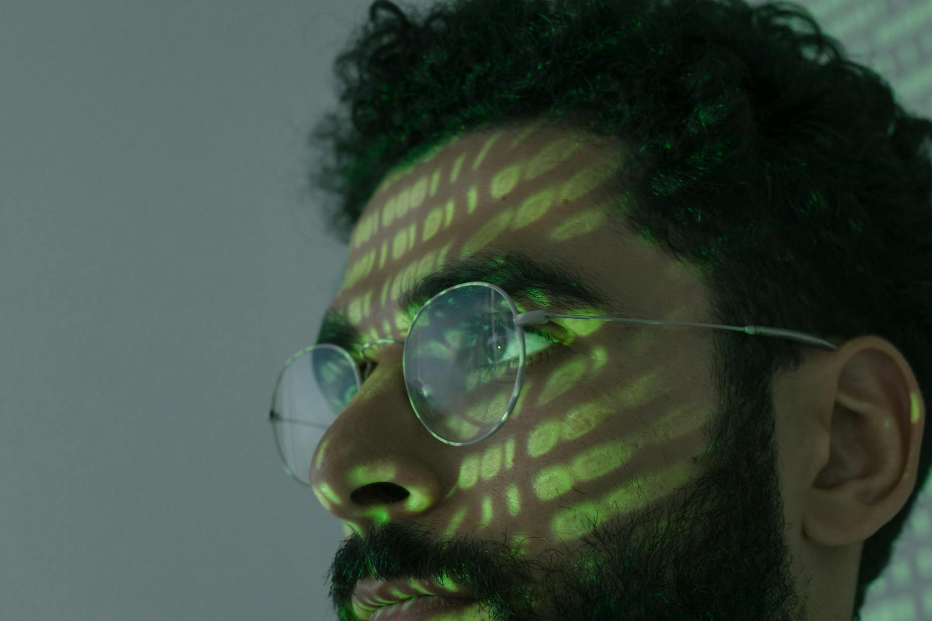Holographic Brilliance: Light's Role in Unbreakable Security