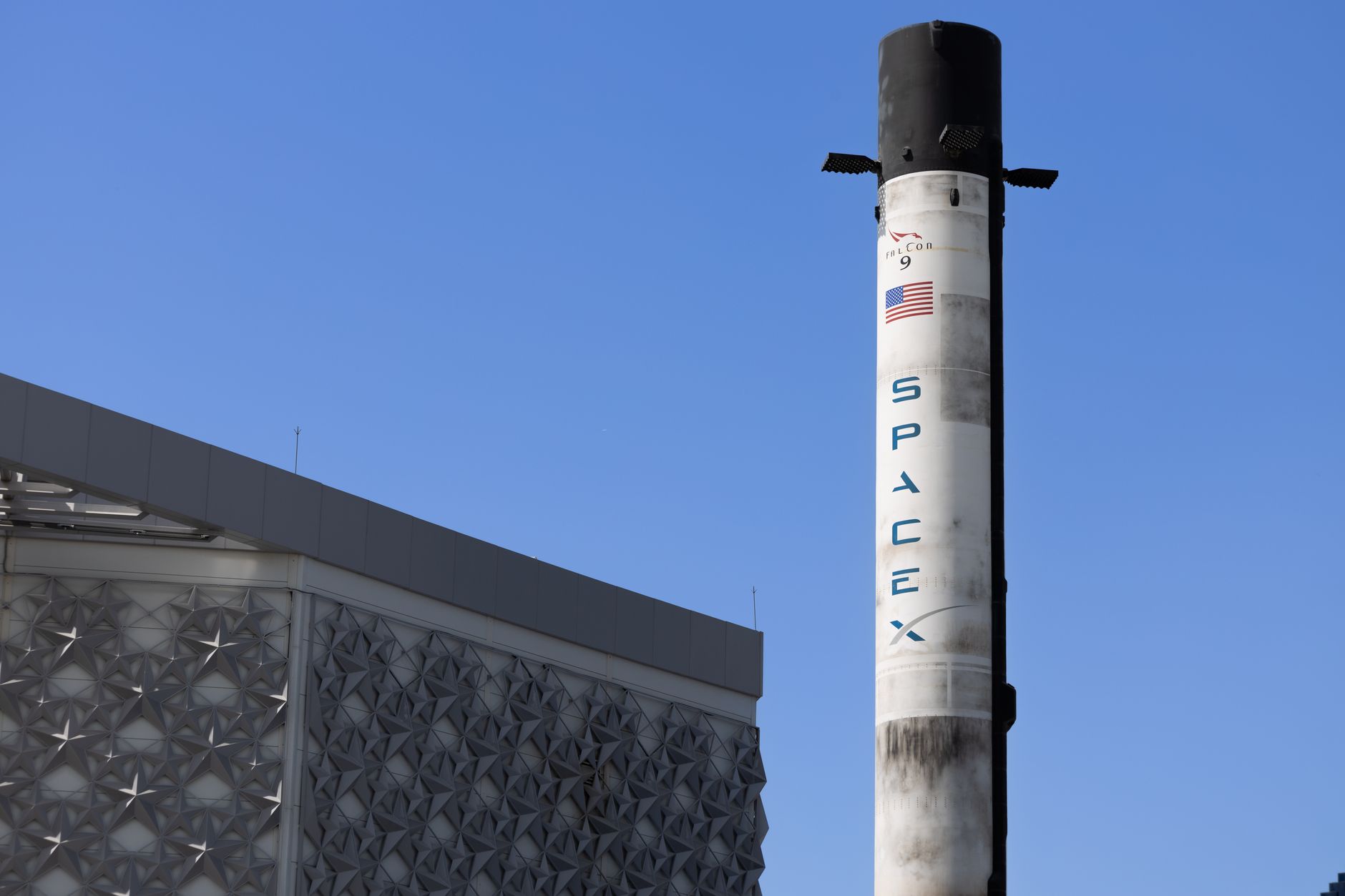 Elon Musk Set to Break Trillionaire Barrier as SpaceX Goes Public