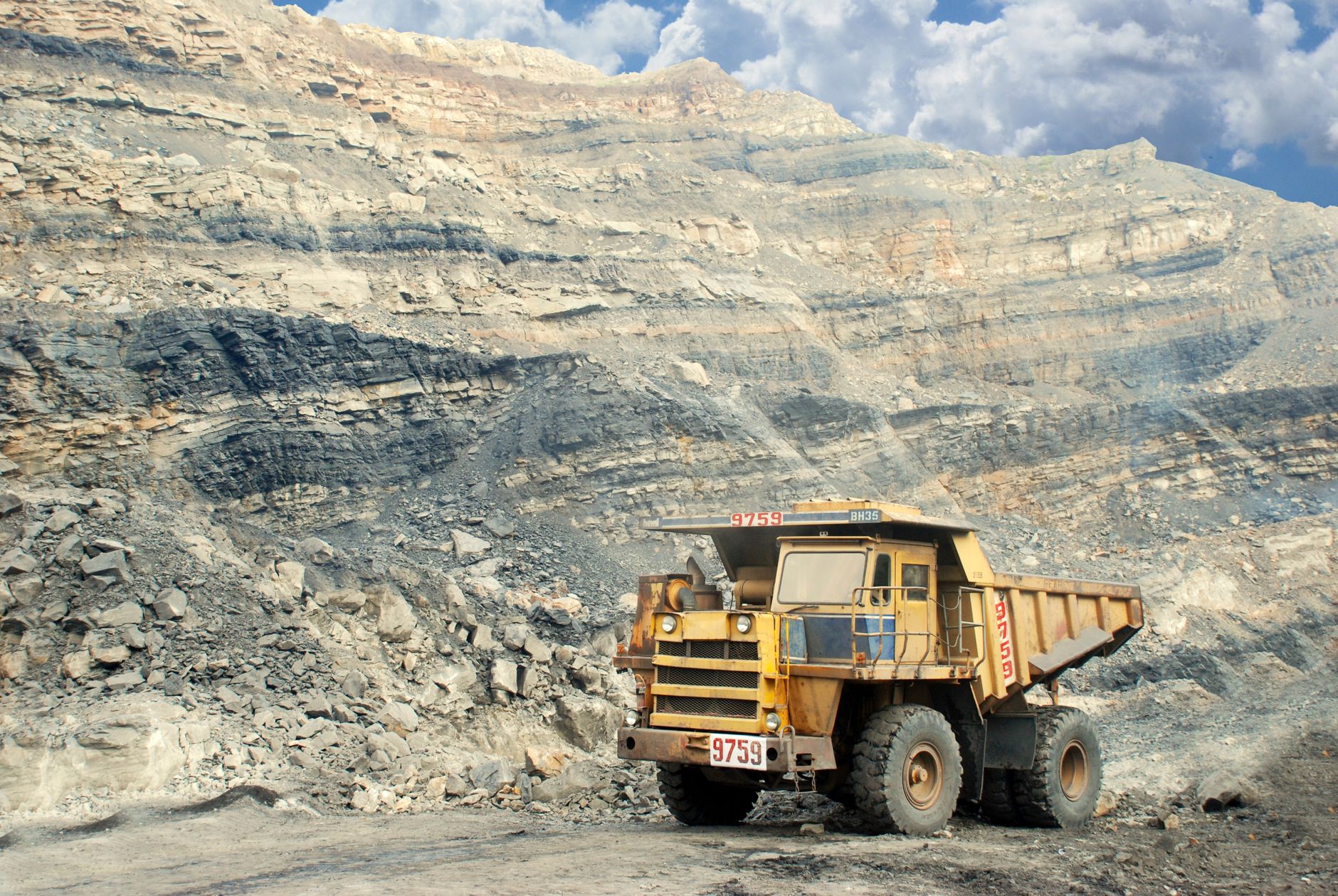 Meghalaya Eyes Centre's Nod for Tech-Driven Coal Mining
